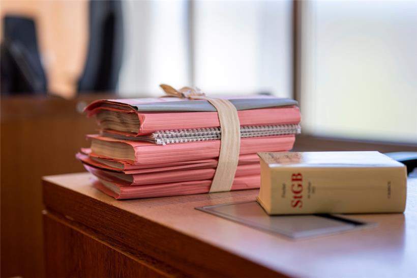 Liebestoller Pfleger bestiehlt Kollegin und hat dabei einen seltsamen Plan 