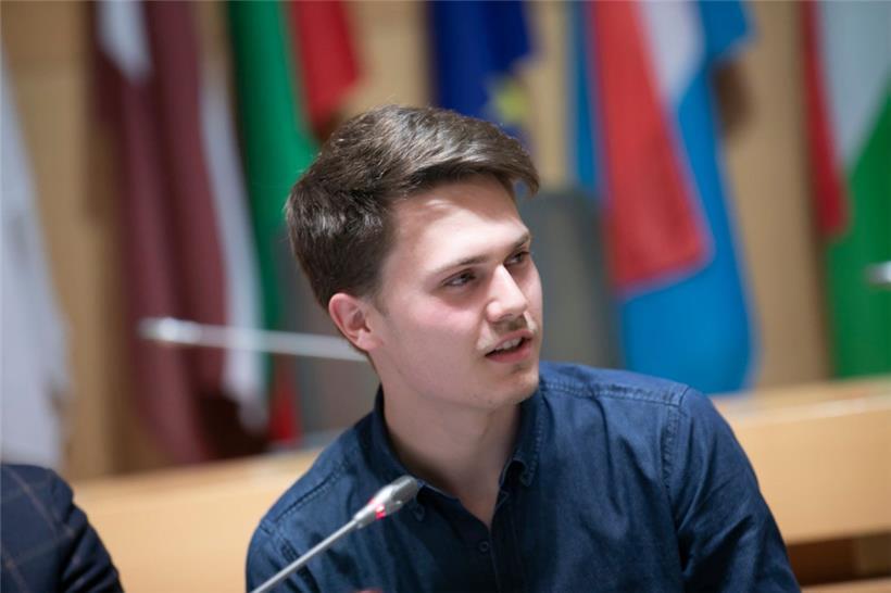 Licht und Schatten: So denken junge Menschen über das Europa von heute 