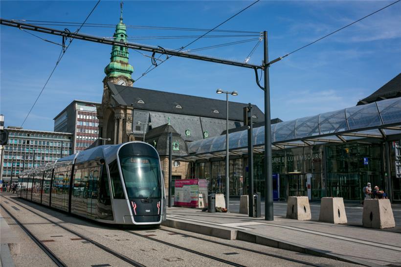 Rund ein Dutzend Menschen prügeln sich im Luxemburger Bahnhofsviertel – Polizei schreitet ein 