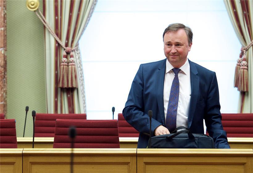 Ein (zu) gutes Polster für unsichere Zeiten: So reagieren die Parteien auf den Bericht von Finanzministerin Yuriko Backes 