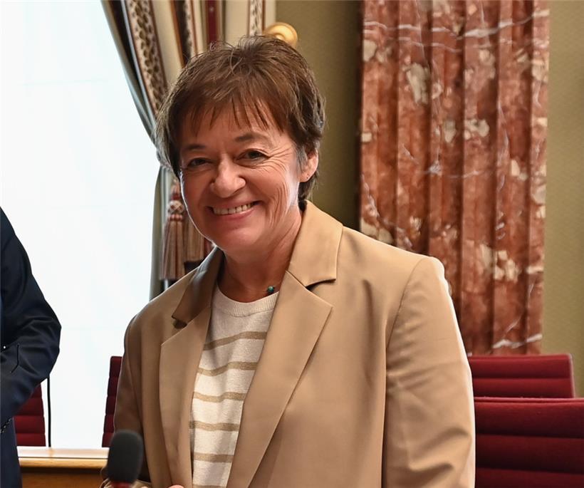 Ein (zu) gutes Polster für unsichere Zeiten: So reagieren die Parteien auf den Bericht von Finanzministerin Yuriko Backes 