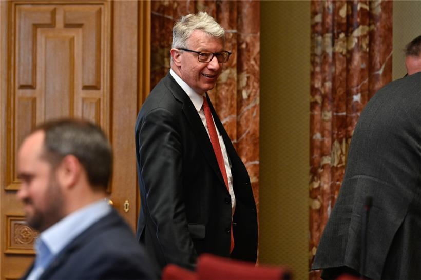 Ein (zu) gutes Polster für unsichere Zeiten: So reagieren die Parteien auf den Bericht von Finanzministerin Yuriko Backes 