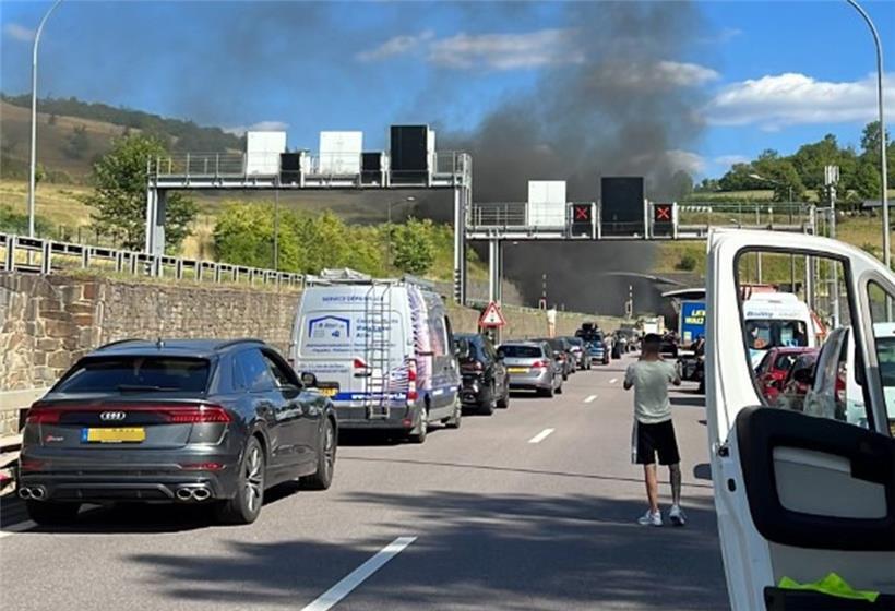 Im Tunnel Gousselerbierg auf der A7 brennt ein Auto – ACL fordert Schwerlastverkehr auf, Strecke zu meiden  
