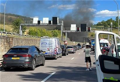 Im Tunnel Gousselerbierg auf der A7 brennt ein Auto – ACL fordert Schwerlastverkehr auf, Strecke zu meiden 