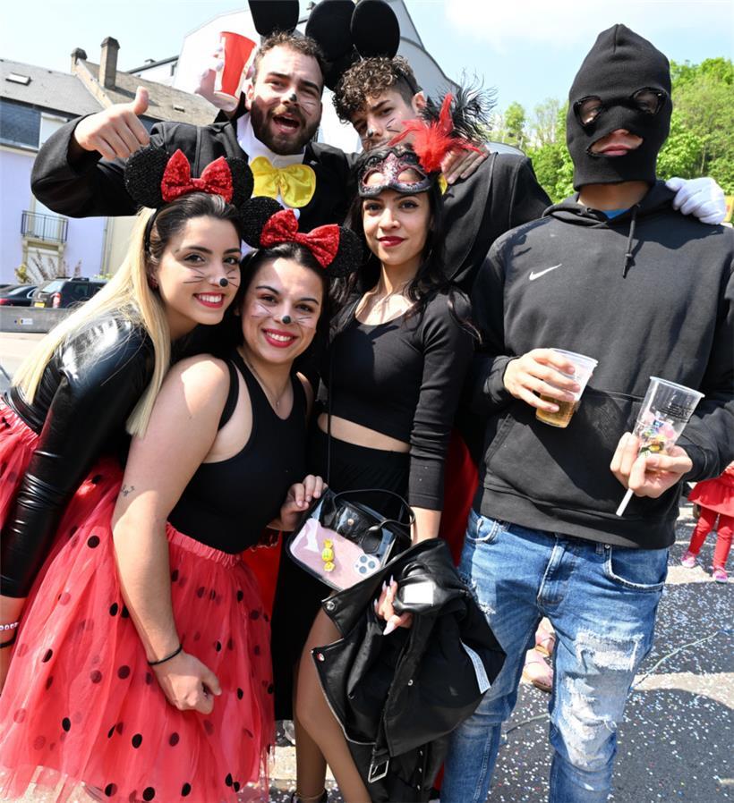 Die Narren sind los: Kavalkade lockt tausende Besucher nach Diekirch 