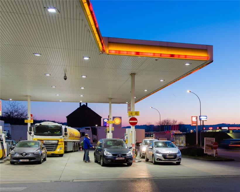 Benzin wird am Samstag wieder teurer, Dieselpreis sinkt leicht 
