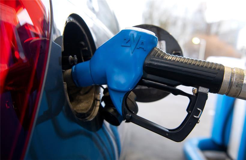 Spritpreise brechen alle Rekorde: Super 98 und Diesel werden am Dienstag wieder teurer 