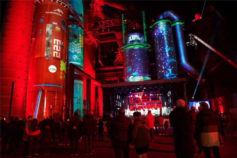 Farbenfrohes Lichtspiel bei Nacht: der Auftakt des Kulturjahres in Bildern 