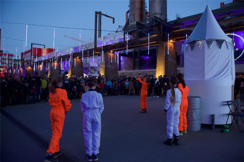 Farbenfrohes Lichtspiel bei Nacht: der Auftakt des Kulturjahres in Bildern 