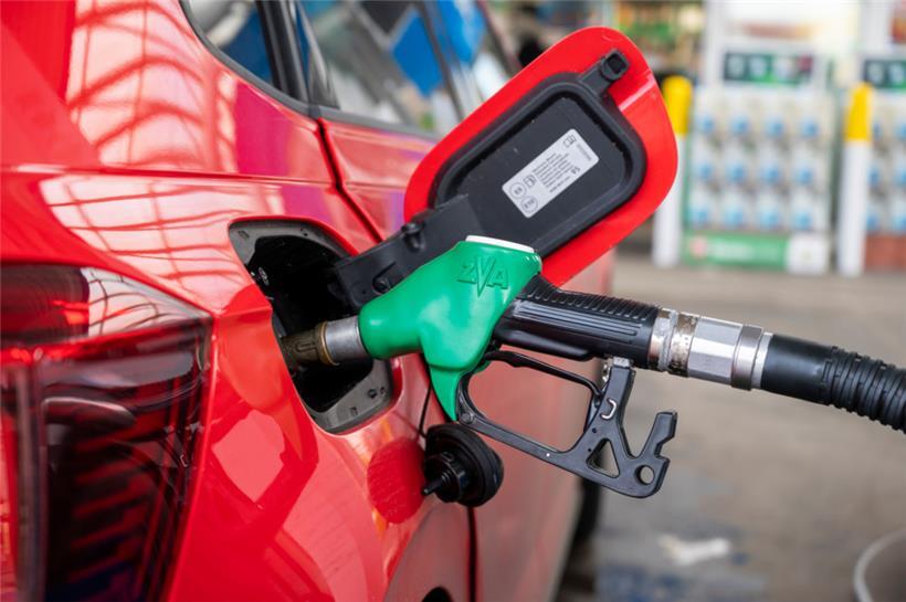 Neues Rekordhoch an der Zapfsäule: Super 98 steigt auf 1,666 Euro pro Liter 