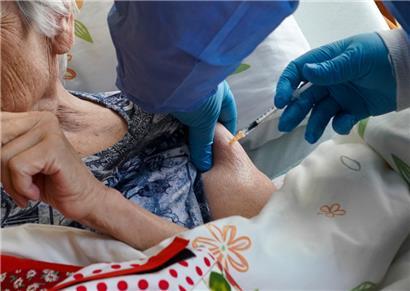 Doch nicht für alle ab 65: Regierung korrigiert Empfehlungen zur vierten Impfung