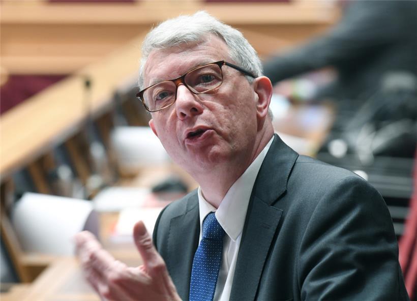 Un agent double perpétuel! Tribulations et contradictions d’un député, ancien président de „Hodenlux“ asbl, le dénommé „Fernand le Chartreux“* 