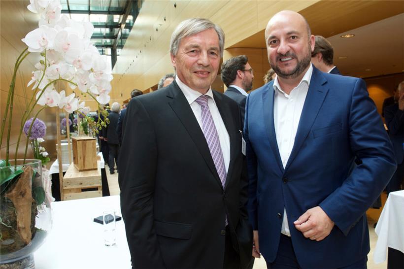 Enfin dégagés! Les convulsions publiques et le rétropédalage pénible de deux anciens ministres 