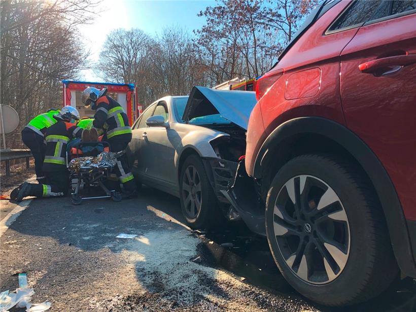 Drei Autos kollidieren miteinander – acht Verletzte 