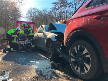 Drei Autos kollidieren miteinander – acht Verletzte