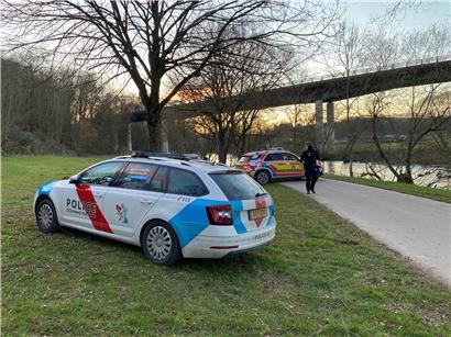 Lebloser Körper wird aus der Sauer geborgen