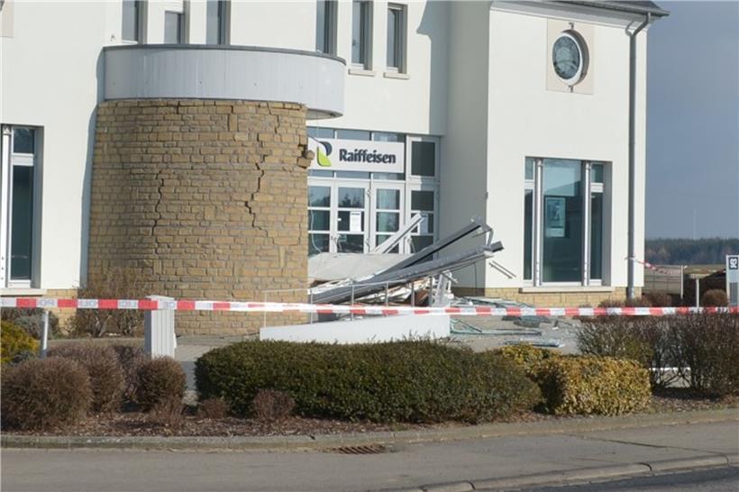 Explosion am frühen Morgen: Unbekannte sprengen Geldautomaten in Wintger 