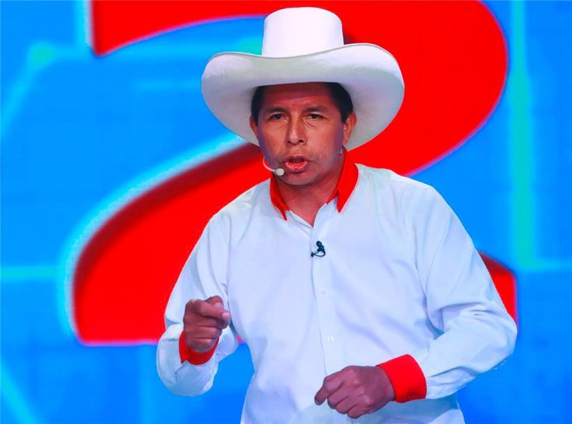 Présidentielle au Pérou: le novice Pedro Castillo au second tour 