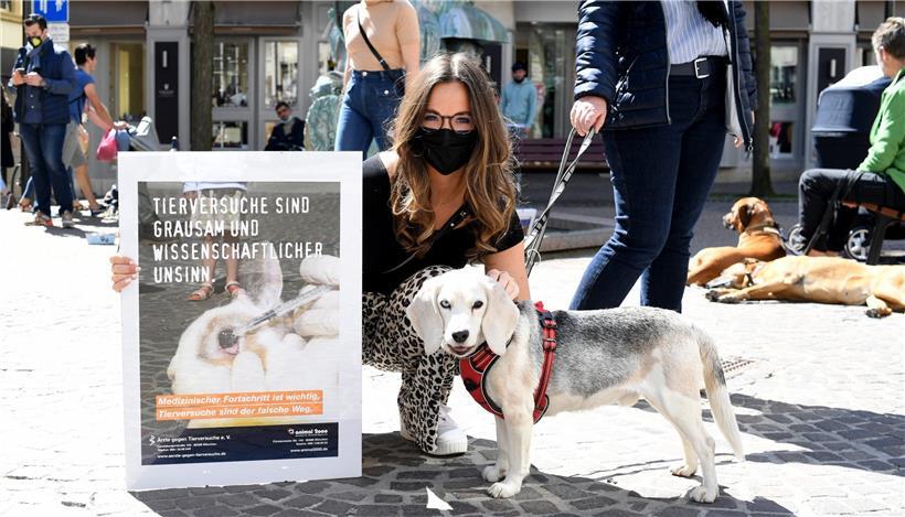 Tierliebhaber protestieren gegen Versuche an lebenden Tieren 