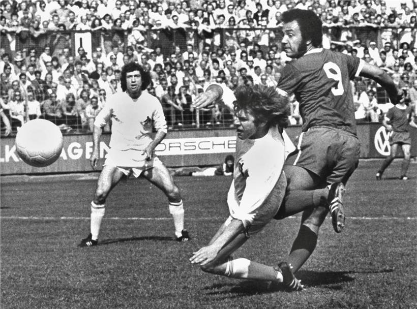 „Halb und halb“: Erster schwarzer deutscher Nationalspieler Kostedde wird 75 