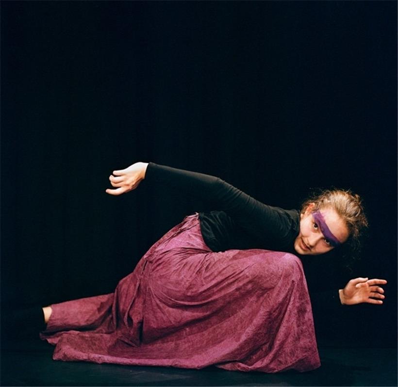 Wir Überlebenskünstler – ein künstlerisches Projekt: Gespräch mit Regisseurin Martina Roth  