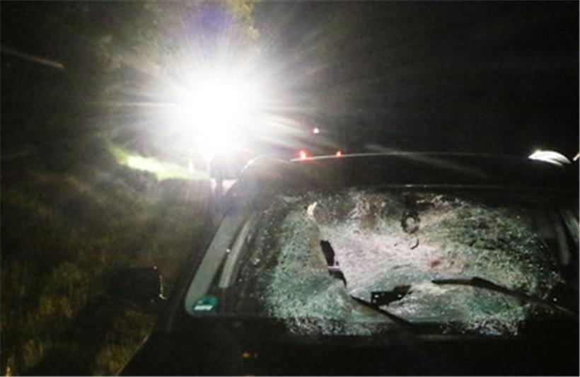 Polizei meldet schweren Verkehrsunfall zwischen Auto und zwei Motorrädern 