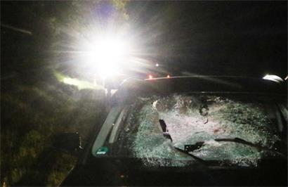 Polizei meldet schweren Verkehrsunfall zwischen Auto und zwei Motorrädern