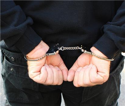 Polizei fasst zwei mutmaßliche Einbrecher