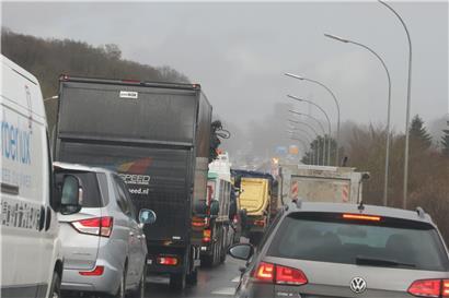 Unfall auf der A1 – Autobahn von Luxemburg nach Deutschland komplett gesperrt 