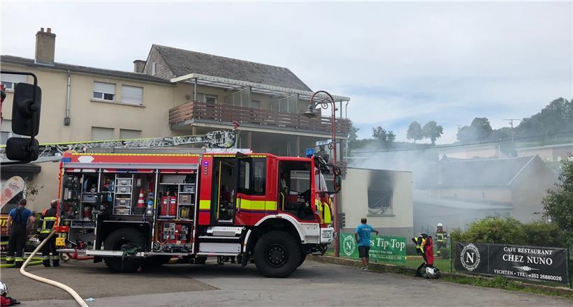 Wirtshaus in Vichten geht in Flammen auf – Großeinsatz mit mehr als 60 Feuerwehrleuten 