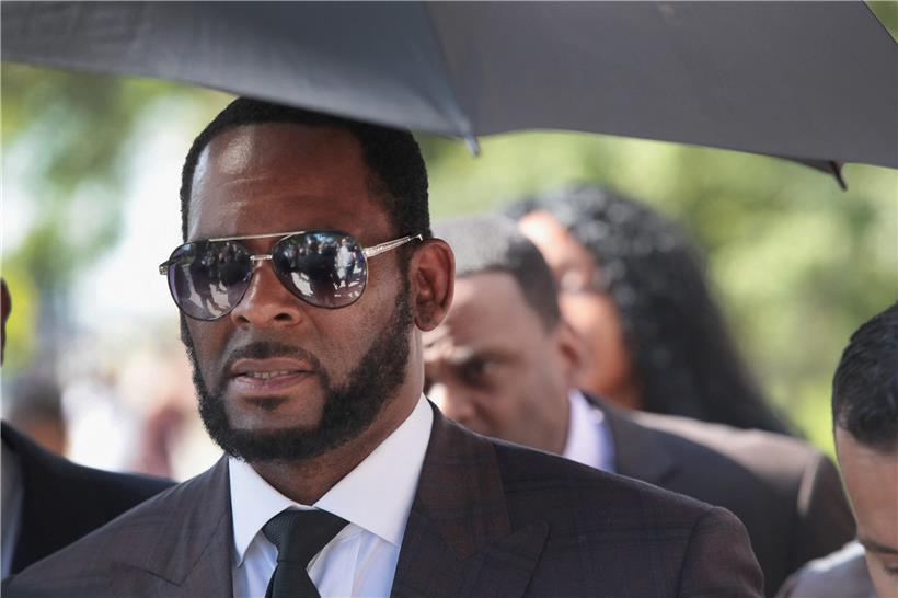 Von der Bühne auf die Anklagebank: R. Kelly muss sich seit Mittwoch wegen sexuellen Missbrauchs vor Gericht verantworten 
