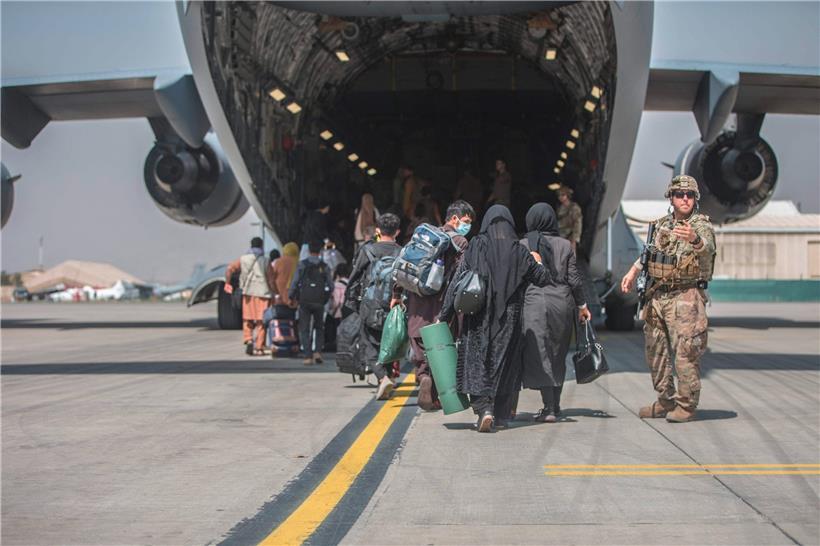 Luxemburger Familie und drei weitere Männer  erreichen Kabuler Flughafen 