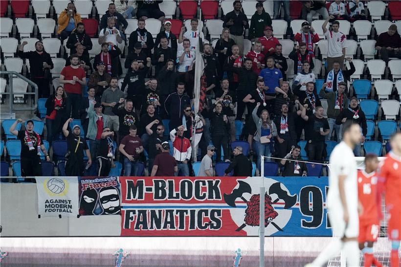 Zuschauer im Nationalstadion: die nächste Hürde 