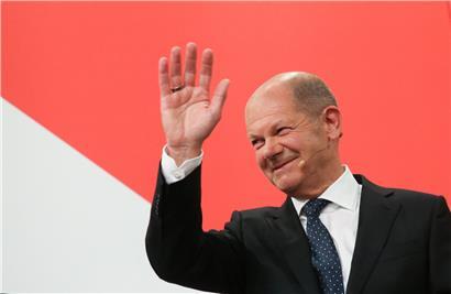 Hochrechnung Bund: SPD vor Union – Laschet und Scholz wollen beide regieren