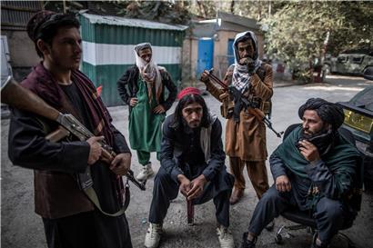 L’Afghanistan des Talibans: Silence, on tue, torture et massacre!