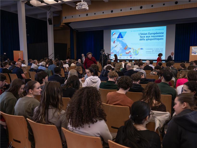 Europa in einer Welt im Wandel: Experten und Schüler diskutieren im „Athénée“ 