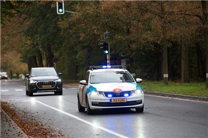 Polizei nimmt mutmaßlichen Drogendealer fest – Mann wird an Bushaltestelle ausgeraubt