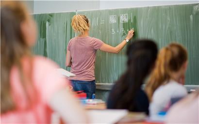 Schüler sollen in Schulkantinen nur noch zu viert am Tisch sitzen