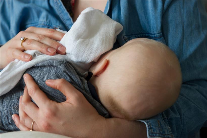Hebammenverband erinnert zur Weltstillwoche an Bedeutsamkeit des Stillens 