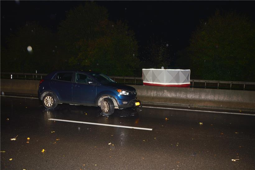 Tödlicher Unfall auf der Autobahn A6 –Autofahrerin erfasst Fußgänger 