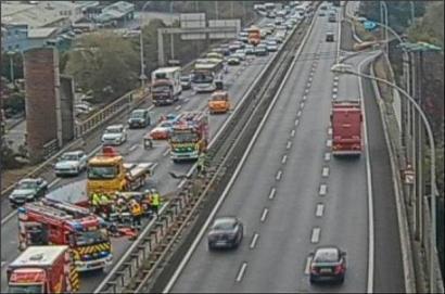 Schwerer Unfall auf der A4 bei Foetz – Fahrerin lebensgefährlich verletzt