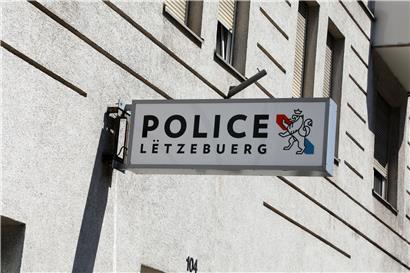 Mann stürzt während Reinigungsarbeiten 3,5 Meter in die Tiefe