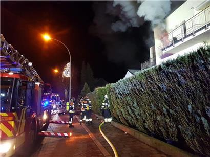 Brand in Einfamilienhaus: Rettungskräfte finden Toten