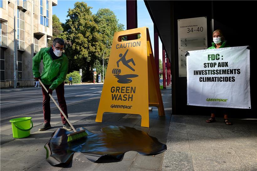 Greenpeace demonstriert vor der „Zukunftskeess“ 