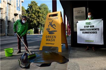 Greenpeace demonstriert vor der „Zukunftskeess“