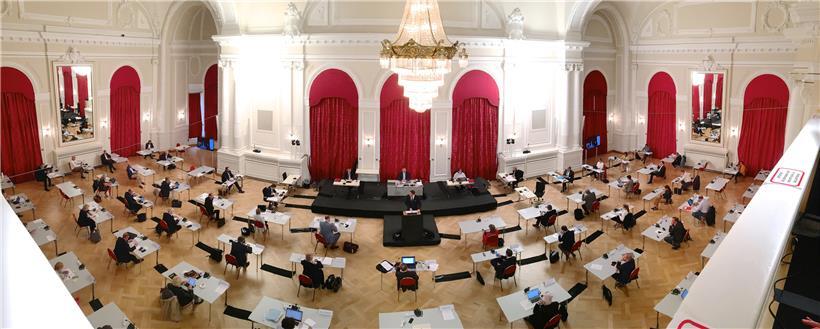 Opposition bemängelt Kommunikation der Regierung  