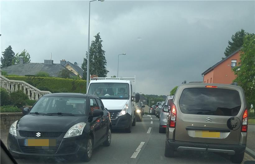 A4-Unfall verursacht schwere Verkehrsbehinderungen im Süden 