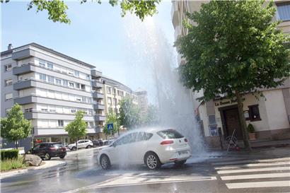 Geplatzte Wasserleitung sorgt für Abkühlung in der rue Auguste Charles