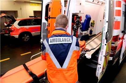Passanten finden Mann mit Stichverletzung in der Fußgängerzone
