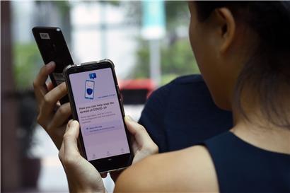 Une application pour tracer le virus responsable du Covid-19: Une fausse „bonne idée“?